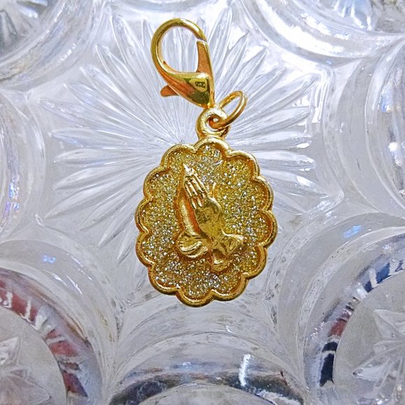 Gold Serenity Prayer Pendant or Clip Charm - Picture 2 of 3
